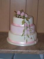 Round wedding cake